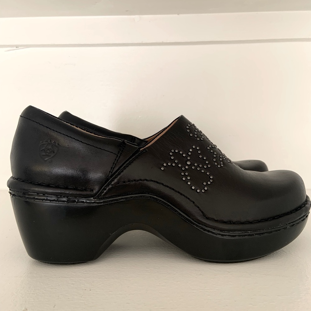 Ariat Strathmore studded Black Clogs size 8.5B Like New Condition